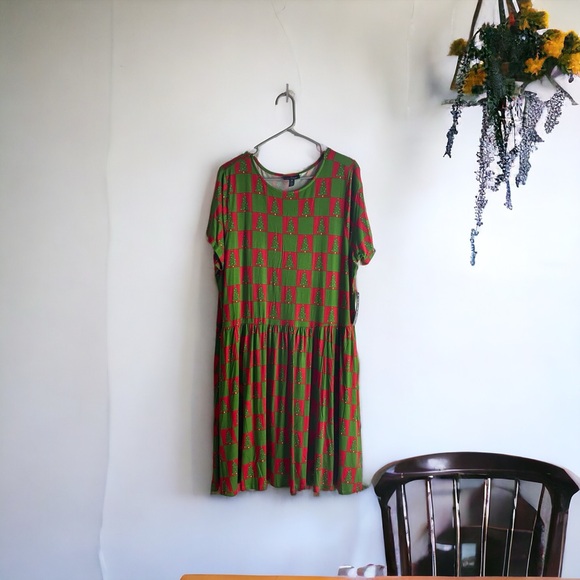 Modcloth Women's Size 1X Red & Green Holiday Christmas Dress - Picture 6 of 15